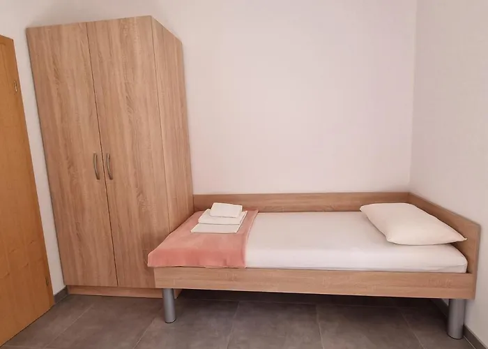 Lackovic * Стариград-Пакленица